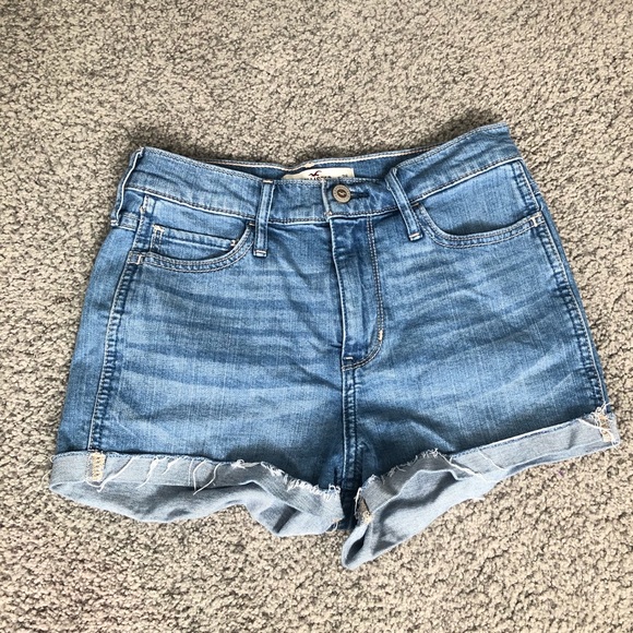🌴 Hollister High waisted Jean Shorts - Picture 2 of 6